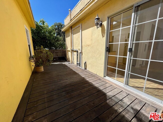 Building Photo - 420 Altair Pl
