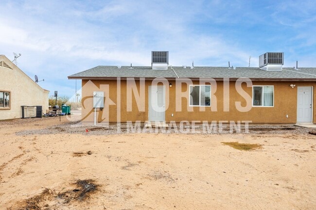 Building Photo - 4020 N Montezuma Dr