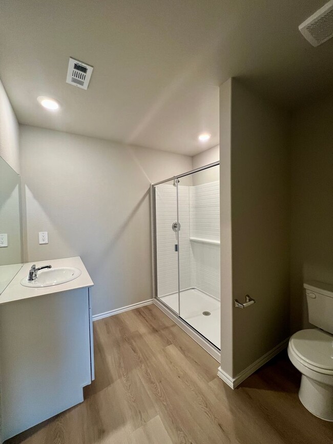 Building Photo - 5529 Rollins Dr