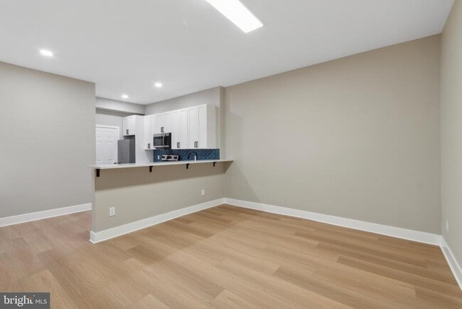 Building Photo - 417 W Elm St