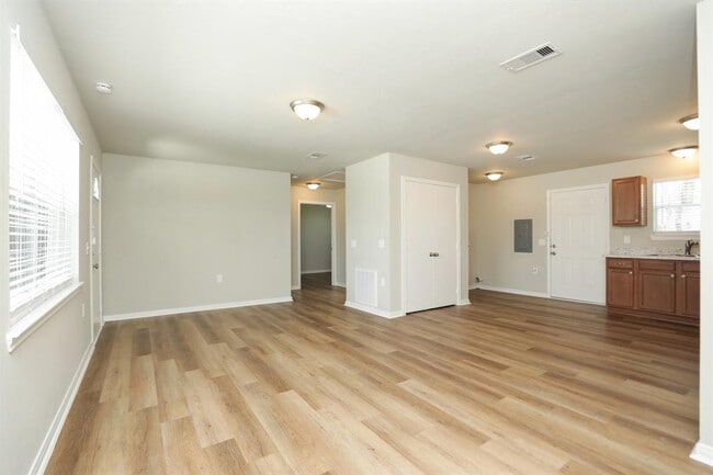 Building Photo - 1440 Shepard St