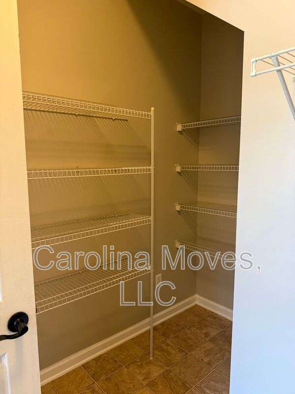 Building Photo - 733 Rock Hill Ct