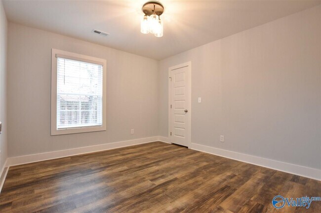 Building Photo - 300 Stone Hill Dr