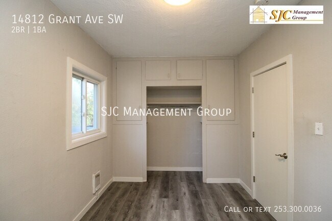 Building Photo - Two bed one bath single family home for re...