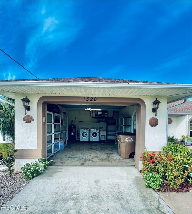 Building Photo - 1320 SE 6th Ave