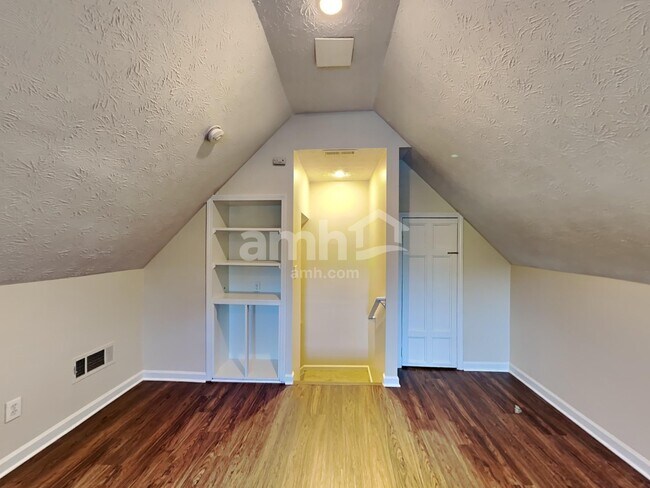 Building Photo - 3740 Scotland Ln SW