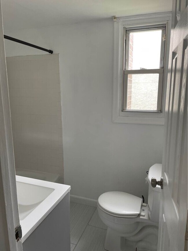 Building Photo - 563 Wilson Bridge Dr