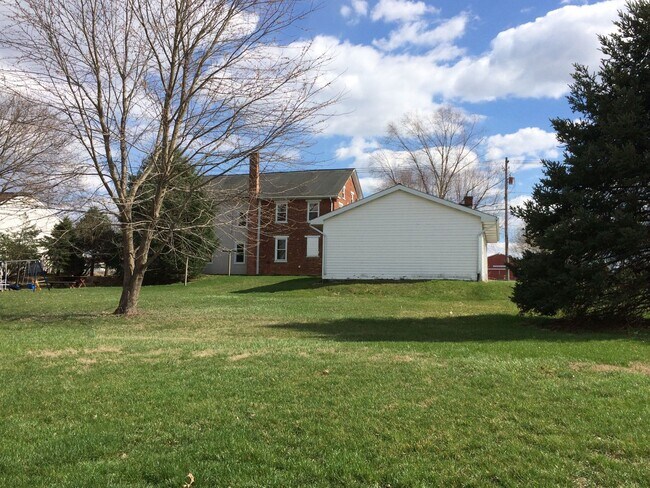 Building Photo - 931-933 OLD ELIZABETHTOWN ROAD