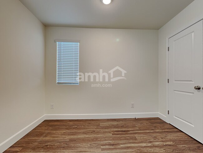 Building Photo - 300 Palazza Reserve Pl