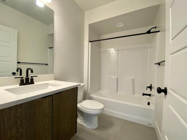 Building Photo - Draper townhome with VIEWS!