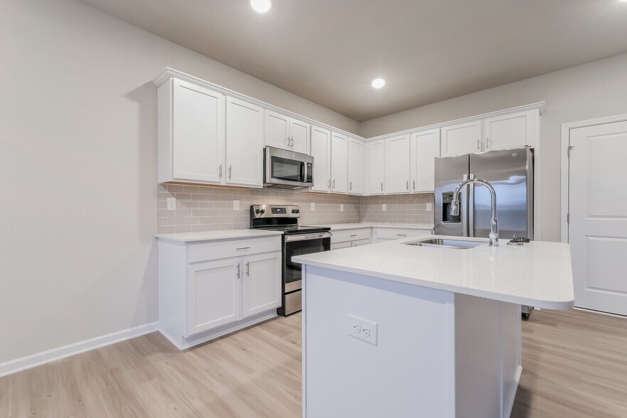 Building Photo - 3433 Sugarberry Dr