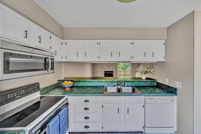 Building Photo - 7311 Maple Ct SW