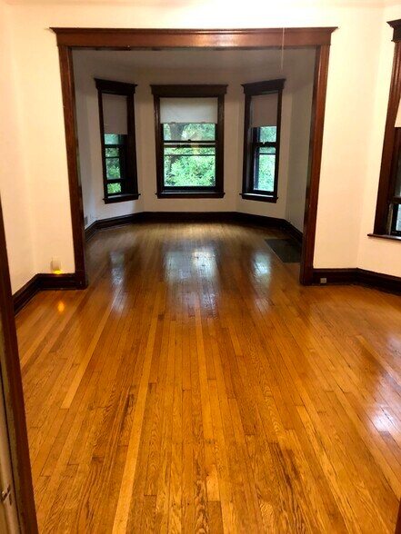 Dining to Living- empty - 1233 W Newport Ave