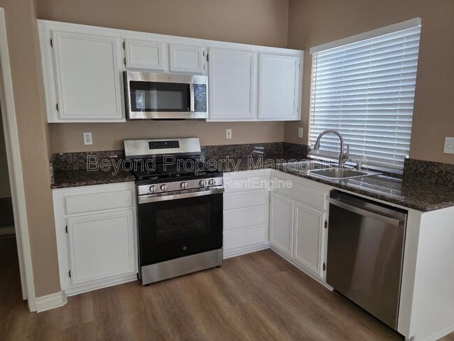 Building Photo - 1275 Avenida Fragata