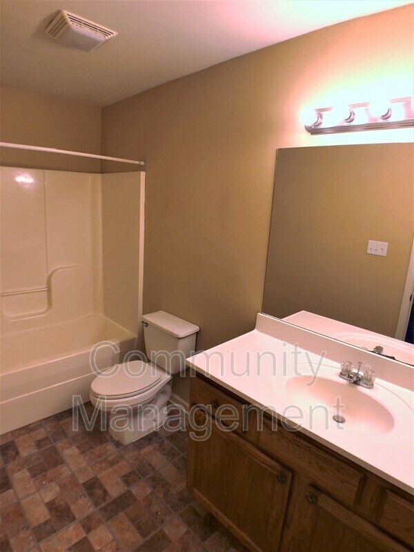 Building Photo - 13440 Lonnie Wascom Dr