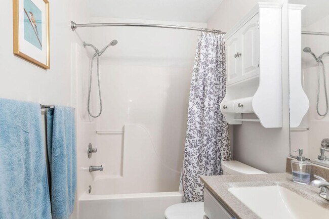 Building Photo - Beautifully Furnished with Modern Furnishi...