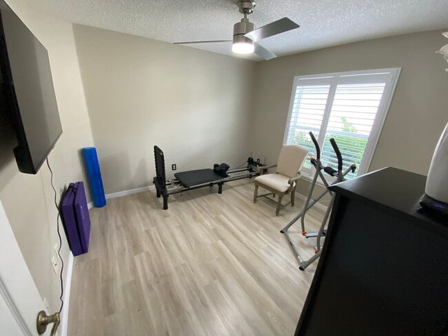 Building Photo - Gorgeous 3 + 2 Turnkey ANNUAL Lease w/Swim Spa & Large Private Screened in Patio In The Village o...