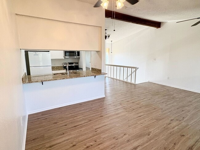 Building Photo - Tranquil 2BD/3BA Townhouse with Wildlife Views & Hill Country Charm!