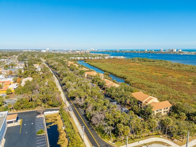 Building Photo - 2 Bedroom Nestled Away in the Heart of Daytona