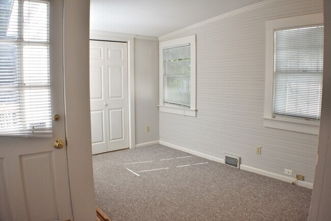 Building Photo - 2522 Blossom St