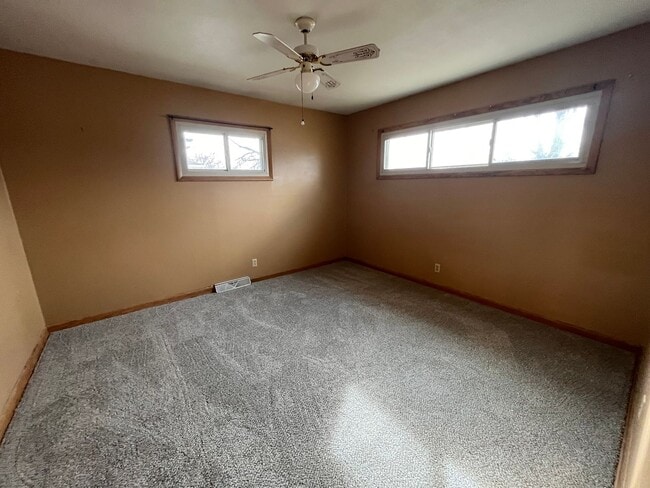 Building Photo - 2430 W Manhattan Dr