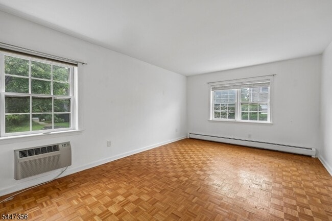 Building Photo - 135 S Maple Ave
