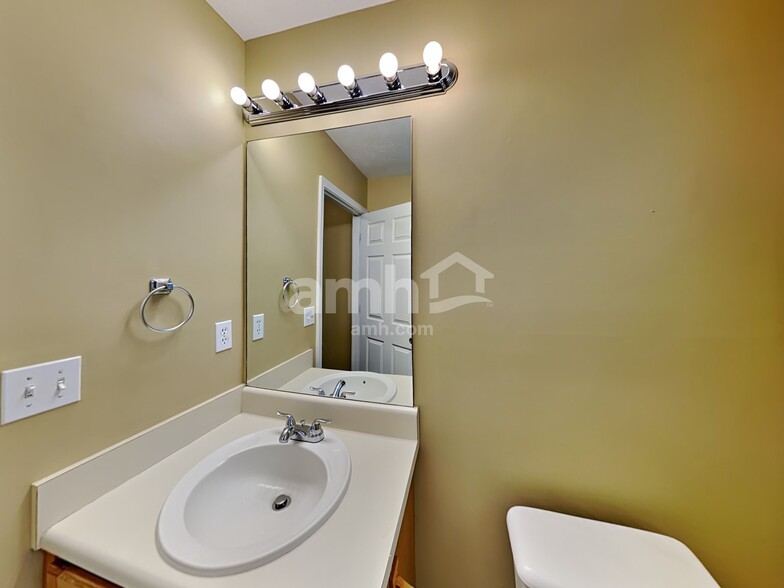 Building Photo - 2766 Lake Park Rdg E
