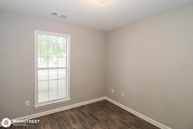 Building Photo - 2403 Lake Garden Dr, Memphis, TN 38134