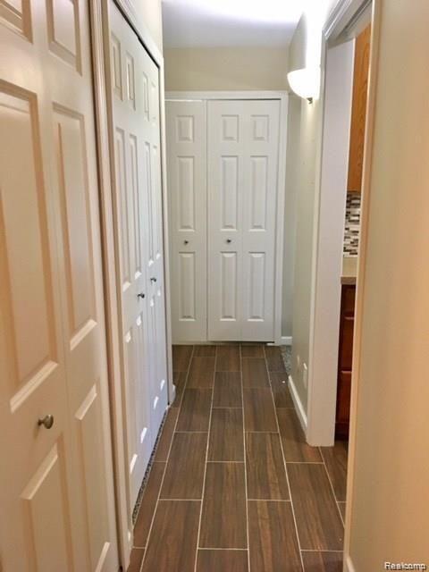 Building Photo - 954 Bloomfield Village Blvd