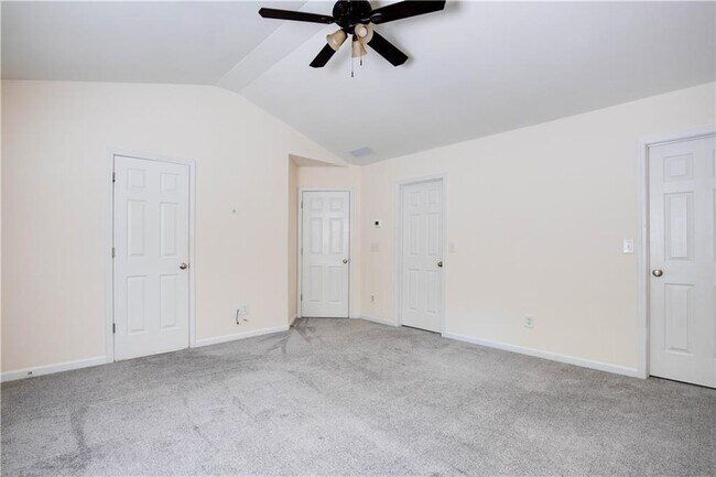 Building Photo - 2565 Vistoria Dr