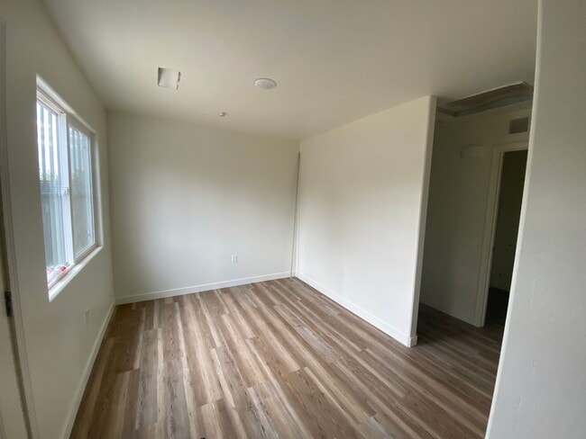 Building Photo - Newley constructed 2 BD 1 BA home in East Bakersfield