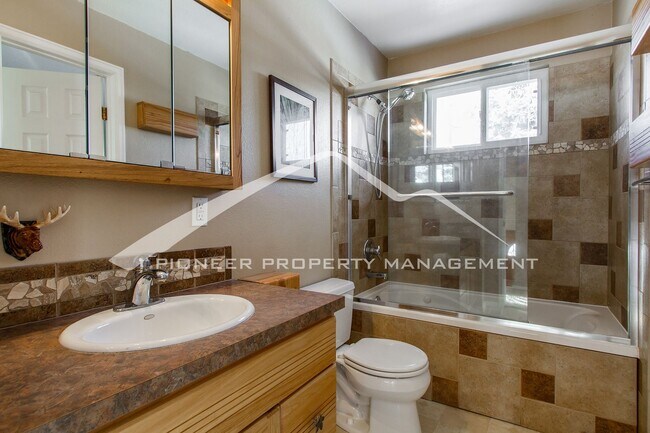Building Photo - Split-level Home With Fenced Backyard and 2 Large Decks!