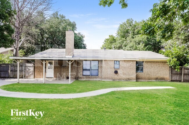 Building Photo - 813 Rose St