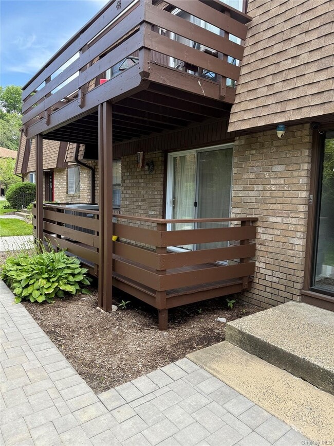 Building Photo - 40 New Holland Village