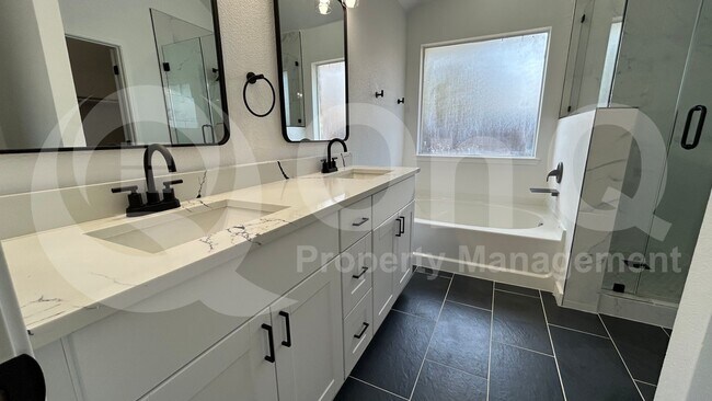 Building Photo - 1028 Aviary Dr