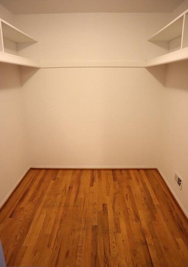 Building Photo - Fabulous Updated 4 Bedroom, 2.5 Bathroom H...