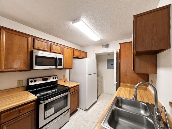 Building Photo - 8359 Sands Point Dr