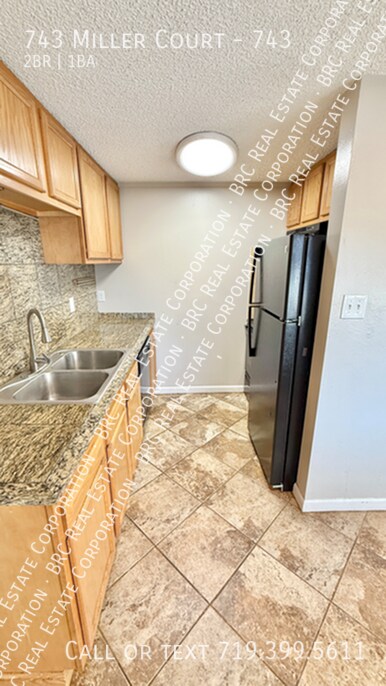 Building Photo - 743 Miller Ct