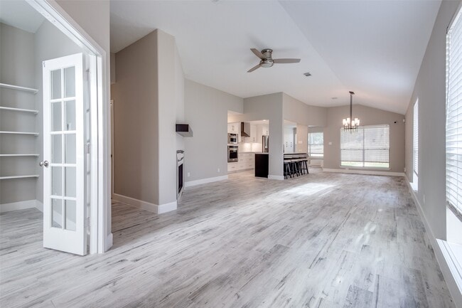Building Photo - 3331 Hemingway Dr