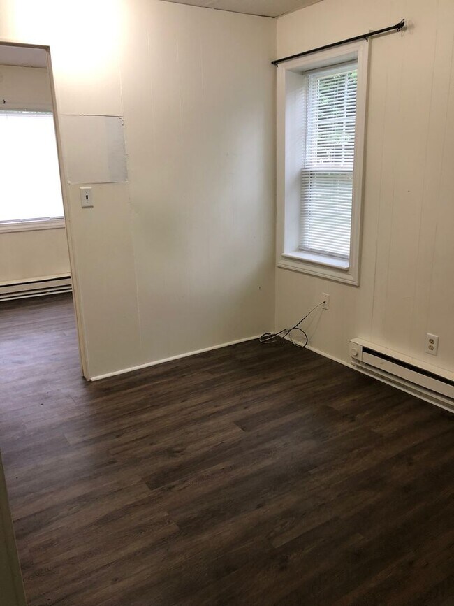 Building Photo - 3901 W Ridge Rd