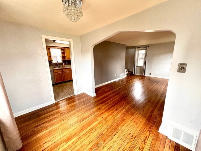 Building Photo - Sewickley - 3 Bedroom 2 Bathroom - Charmin...