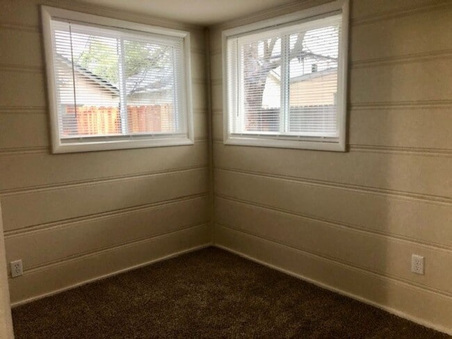 Building Photo - Charming 2 bedroom, 1 bath home near Sutte...