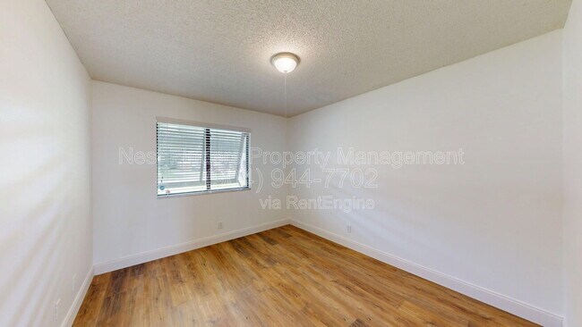 Building Photo - 111 Lobelia Rd