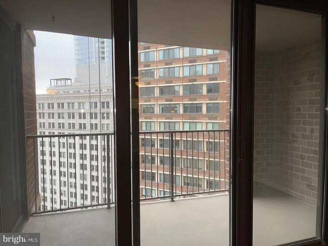 Building Photo - 1420 Locust St