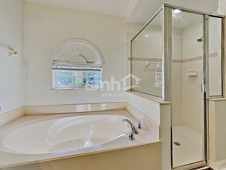 Building Photo - 8813 Scenic Vista Ct