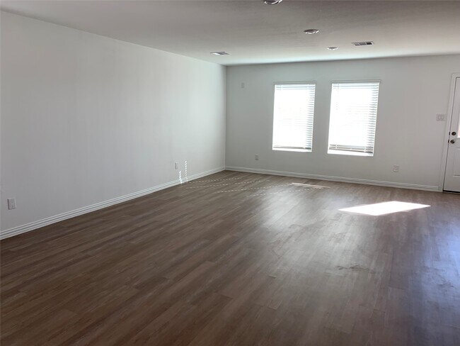 Building Photo - 18118 Rockvine Dr