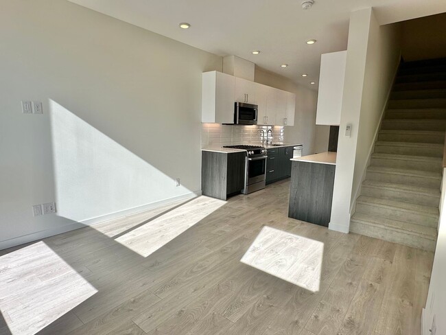 Building Photo - Modern home w/rooftop deck in desired Cher...