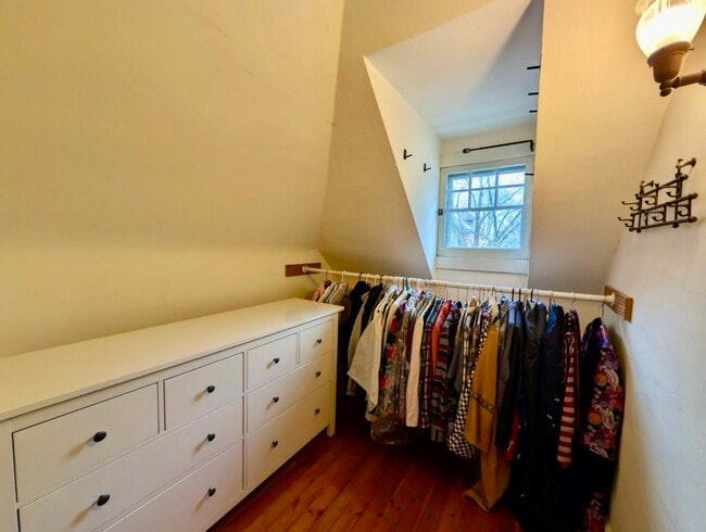 Building Photo - 290 E Deshler Ave