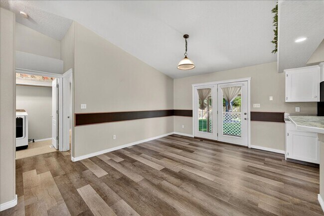 Building Photo - Bright & Cozy Home on a Quiet Cul-de-Sac