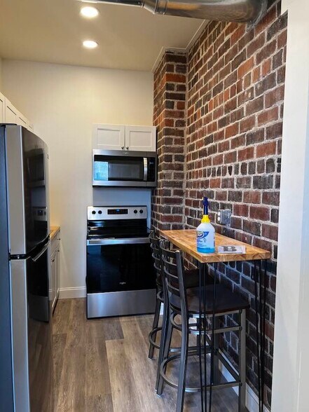 Apt 210 - 4 W State St
